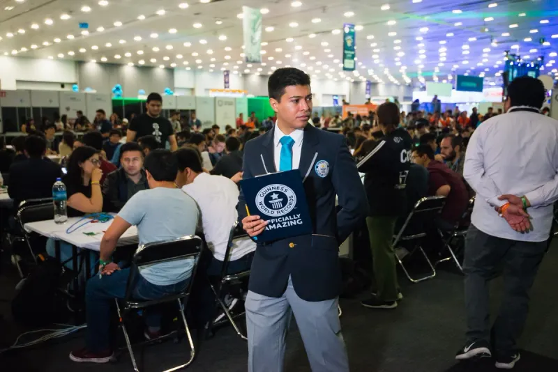 Adjudicador oficial de Guinness World Records en Talent Land